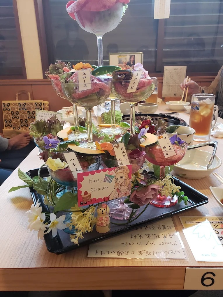 お肉でシャンパンタワー（イメージ）